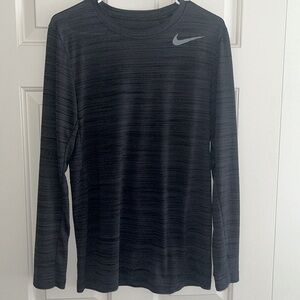 Nike Men's  Dark Gray Heathered  Long Sleeve Tee Size Small